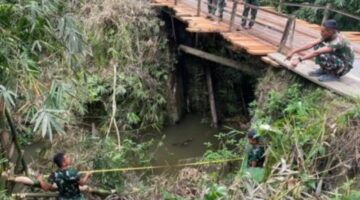 Jembatan Harapan Itu Bernama Garuda, Dibangun Tangan-tangan Tulus TNI dan Warga Kuta Pengkih